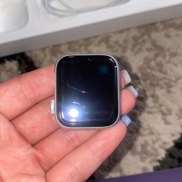 Series 4 silver 40mm Apple Watch - Picture 1 of 4